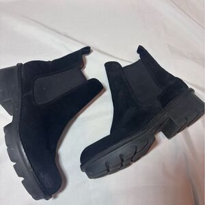 L’Amour Des Pieds Black Leather Lug Sole Chelsea Boots - Size 8.5